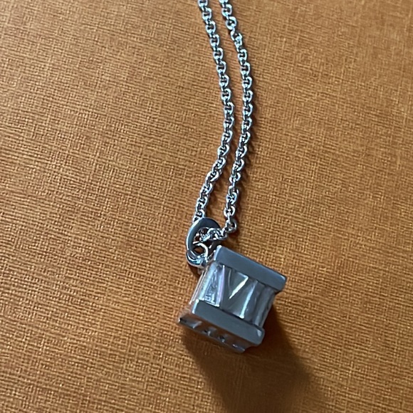 🎊HOST PICK🎊Authentic Tiffany Roman Cube Necklace 💎 - Picture 2 of 12
